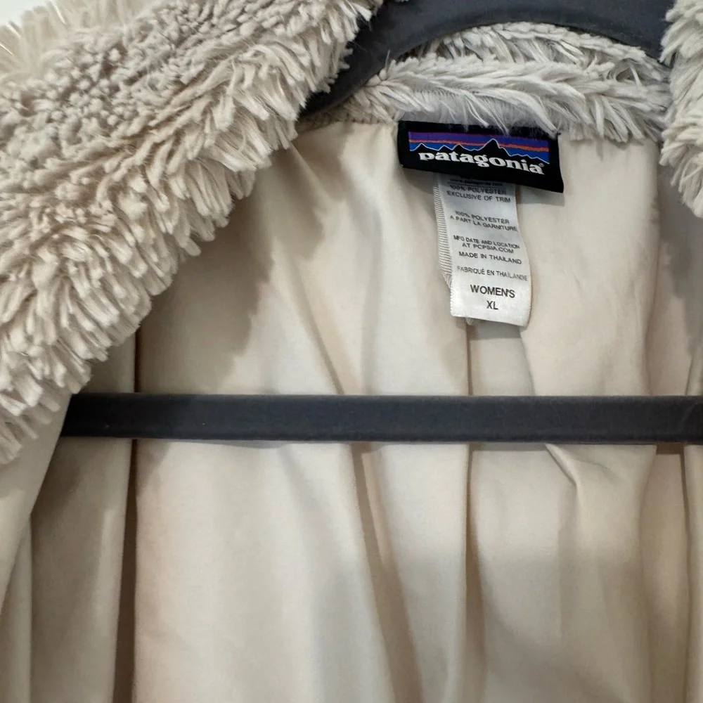 Patagonia Women's Pelage Faux Fur Jacket- oat - Picture 3 of 12